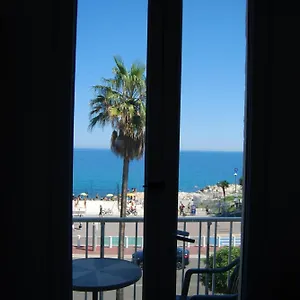https://hotel-azur-nice.fr-provencehotel.com